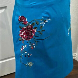 Embroidered Autograph Brand Skirt NWT size 6 side zip ❤️